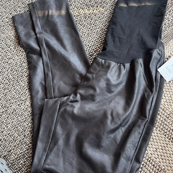NWT Black faux leather stretch Maternity Leggings - Picture 4 of 4